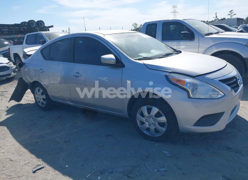 2019 Nissan Versa 1.6 SV (VIN 3N1CN7AP5KL869205) main photo