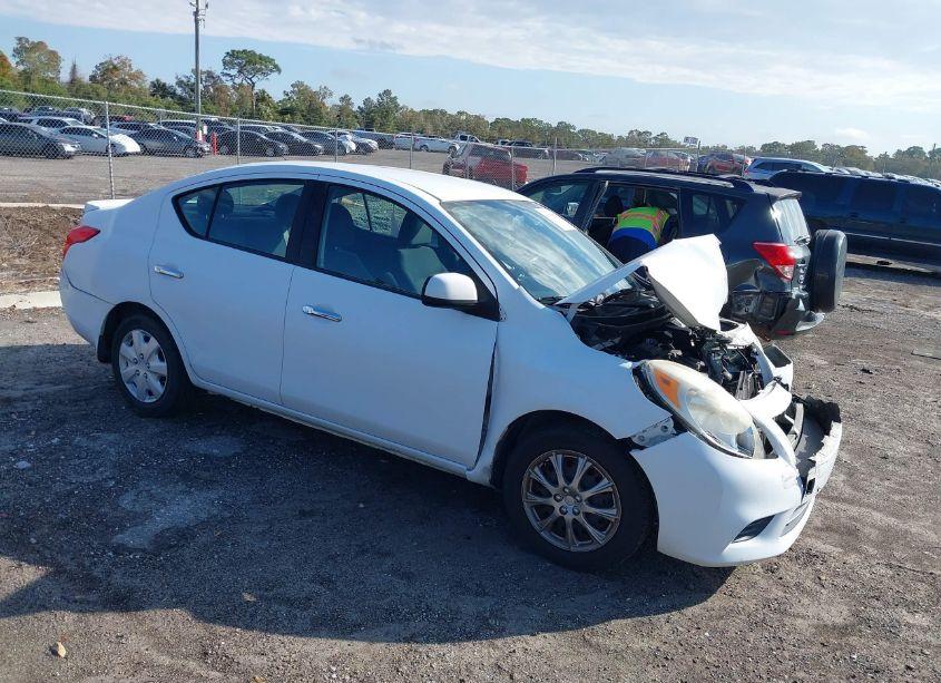 2013 Nissan Versa 1.6 SV (VIN 3N1CN7AP6DL853520) main photo