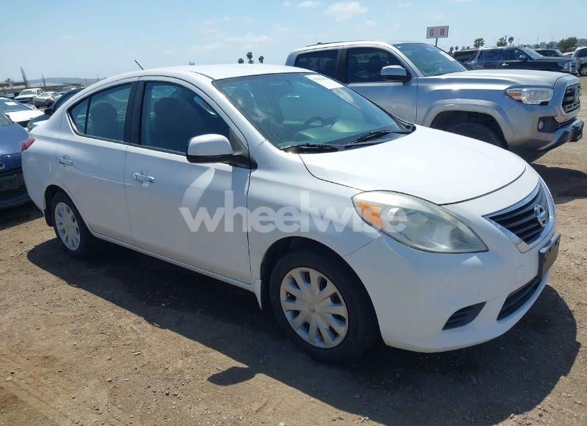 2013 Nissan Versa 1.6 SV (VIN 3N1CN7AP6DL865327) main photo