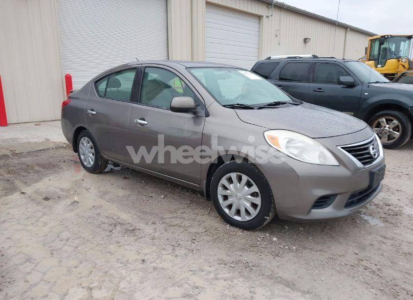 2014 Nissan Versa 1.6 SV (VIN 3N1CN7AP6EK464139) main photo