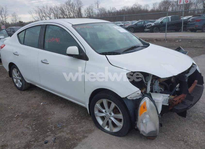 2014 Nissan Versa 1.6 SL (VIN 3N1CN7AP6EL852868) main photo
