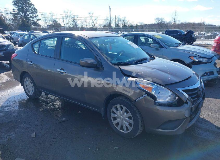 2015 Nissan Versa 1.6 SV (VIN 3N1CN7AP6FL819404) main photo