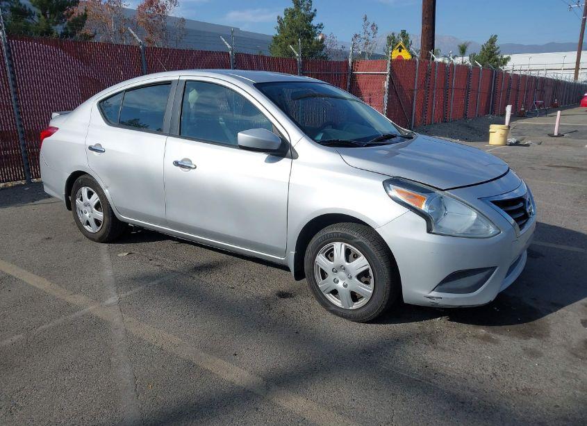 2015 Nissan Versa 1.6 SV (VIN 3N1CN7AP6FL904310) main photo