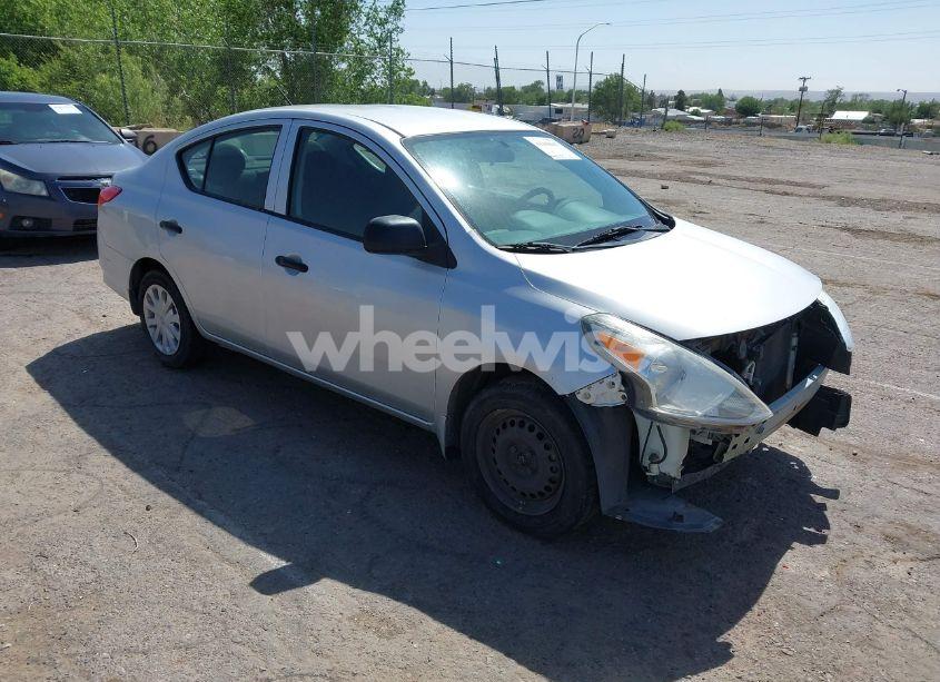 2015 Nissan Versa 1.6 S (VIN 3N1CN7AP6FL911452) main photo