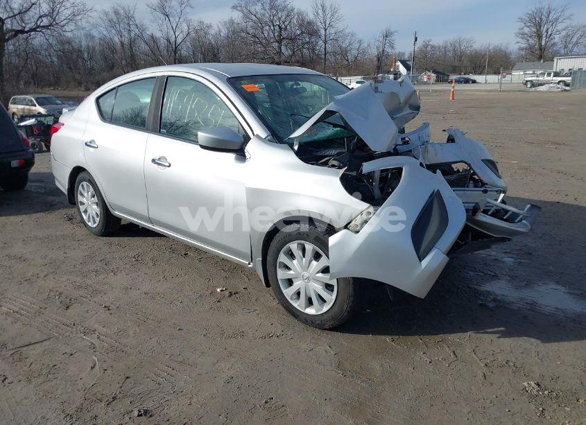 2016 Nissan Versa 1.6 SV (VIN 3N1CN7AP6GL883766) main photo