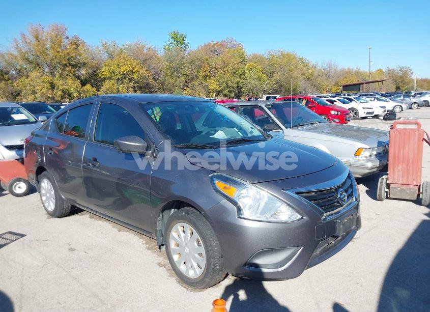 2016 Nissan Versa 1.6 S (VIN 3N1CN7AP6GL913820) main photo