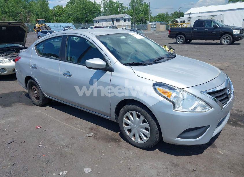 2017 Nissan Versa 1.6 SV (VIN 3N1CN7AP6HK410490) main photo
