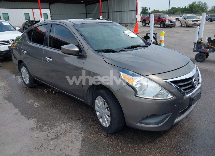 2017 Nissan Versa 1.6 SV (VIN 3N1CN7AP6HK450438) main photo