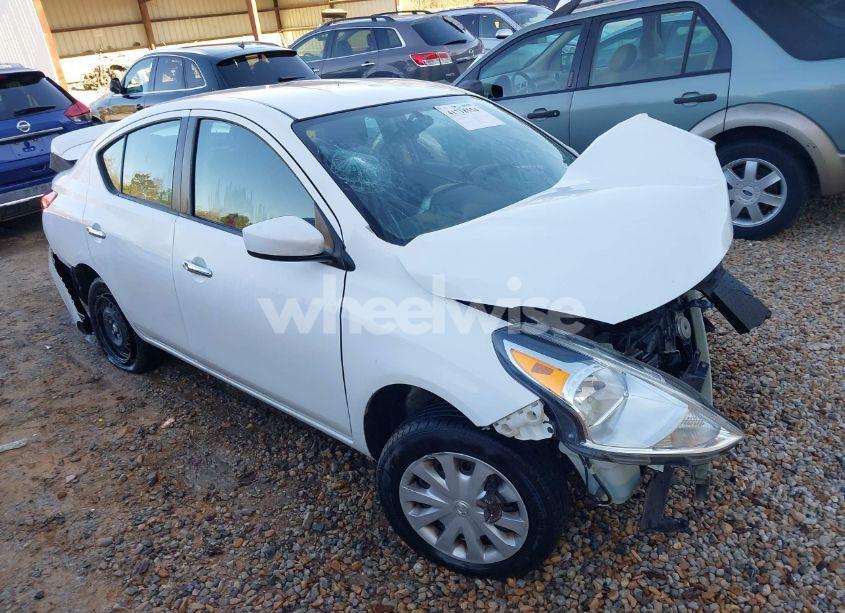 2017 Nissan Versa 1.6 SV (VIN 3N1CN7AP6HL802458) main photo