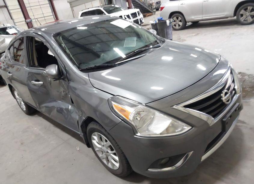 2017 Nissan Versa 1.6 SV (VIN 3N1CN7AP6HL811452) main photo