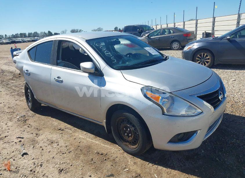 2017 Nissan Versa 1.6 SL (VIN 3N1CN7AP6HL816585) main photo