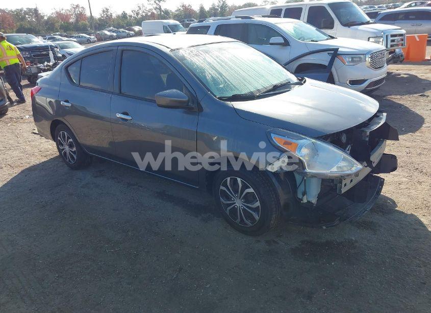 2017 Nissan Versa 1.6 SV (VIN 3N1CN7AP6HL827845) main photo