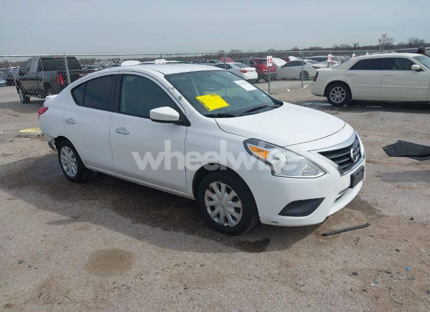 2017 Nissan Versa 1.6 SV (VIN 3N1CN7AP6HL839963) main photo