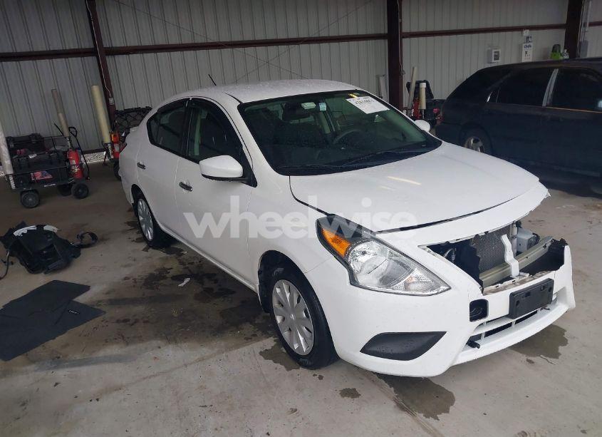 2017 Nissan Versa 1.6 SV (VIN 3N1CN7AP6HL869285) main photo