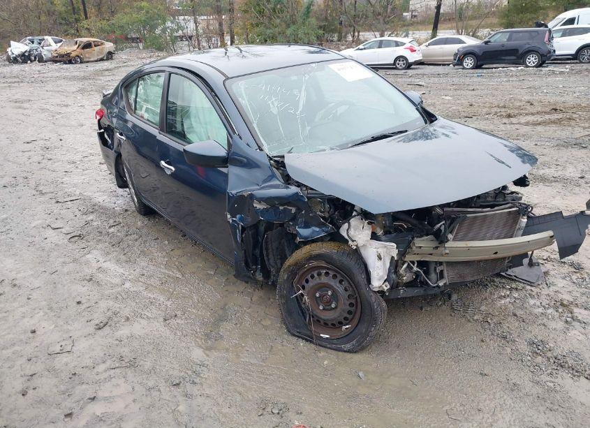 2017 Nissan Versa 1.6 SV (VIN 3N1CN7AP6HL873451) main photo