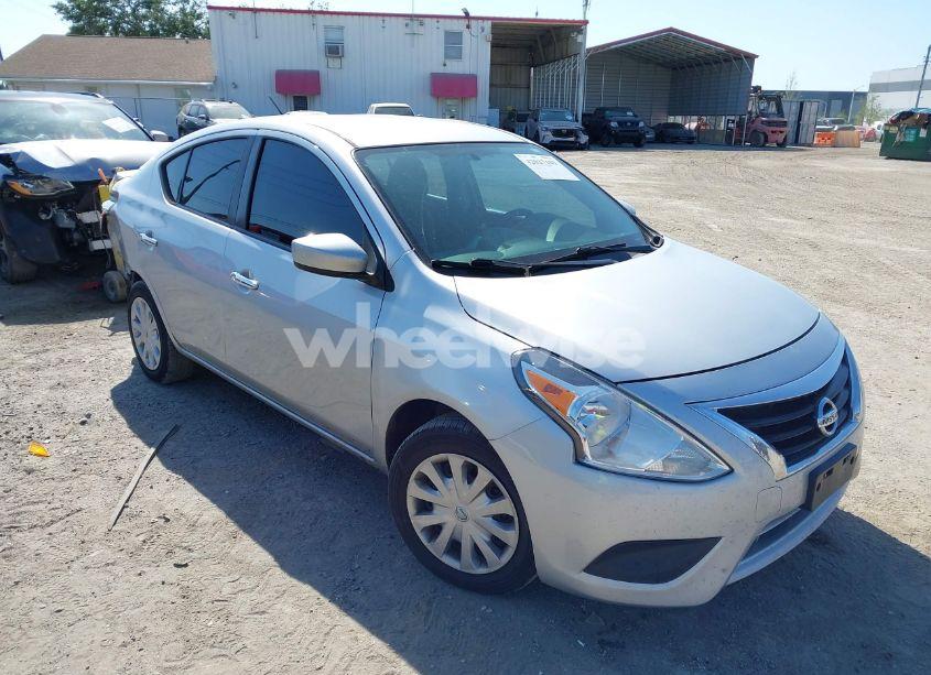 2018 Nissan Versa 1.6 SV (VIN 3N1CN7AP6JL803390) main photo