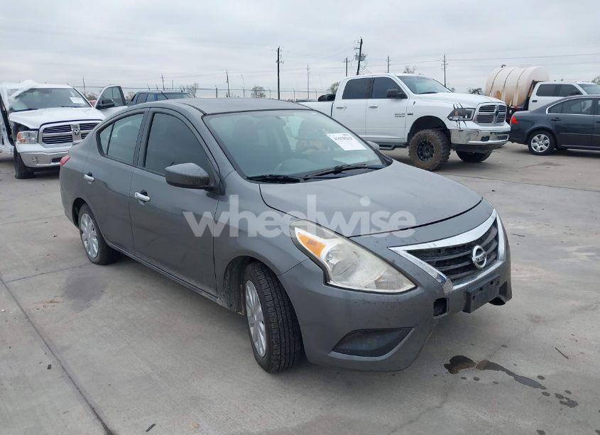 2018 Nissan Versa 1.6 SV (VIN 3N1CN7AP6JL815636) main photo