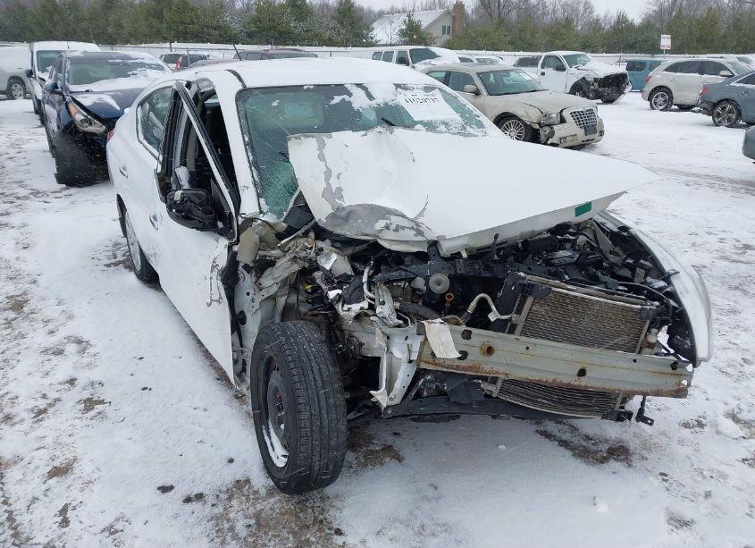2018 Nissan Versa 1.6 SV (VIN 3N1CN7AP6JL862147) main photo