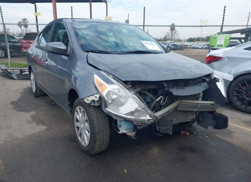 2018 Nissan Versa 1.6 SV (VIN 3N1CN7AP6JL882351) main photo
