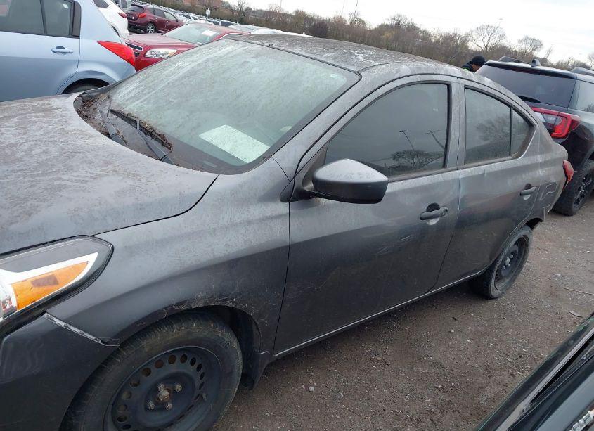 Photo 13 of 2019 Nissan Versa 1.6 S (VIN 3N1CN7AP6KL801432)