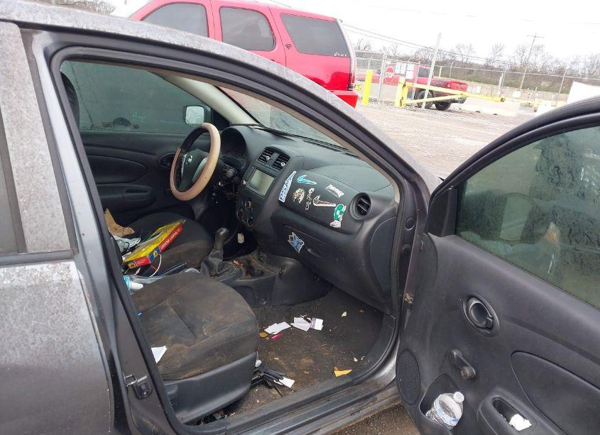 Photo 5 of 2019 Nissan Versa 1.6 S (VIN 3N1CN7AP6KL801432)