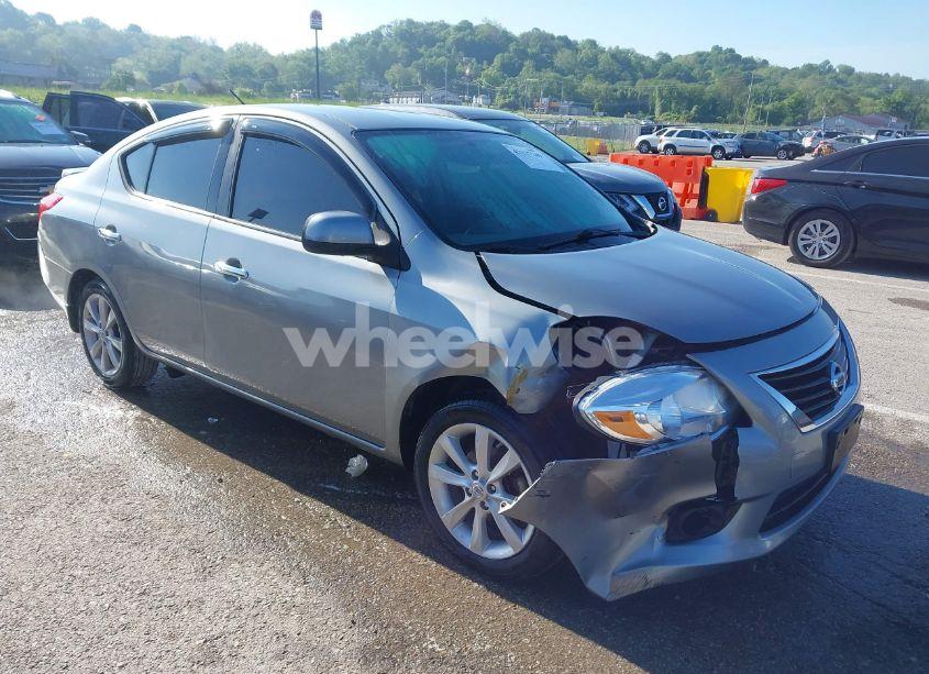 2014 Nissan Versa 1.6 SL (VIN 3N1CN7AP7EL827901) main photo