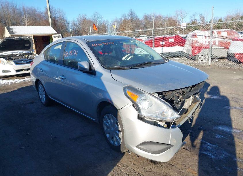 2015 Nissan Versa 1.6 SV (VIN 3N1CN7AP7FL853688) main photo