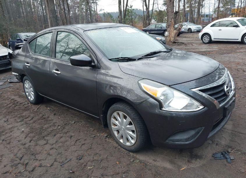 2015 Nissan Versa 1.6 SV (VIN 3N1CN7AP7FL904722) main photo