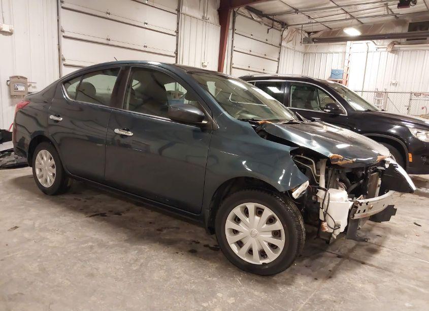 2015 Nissan Versa 1.6 SV (VIN 3N1CN7AP7FL922671) main photo