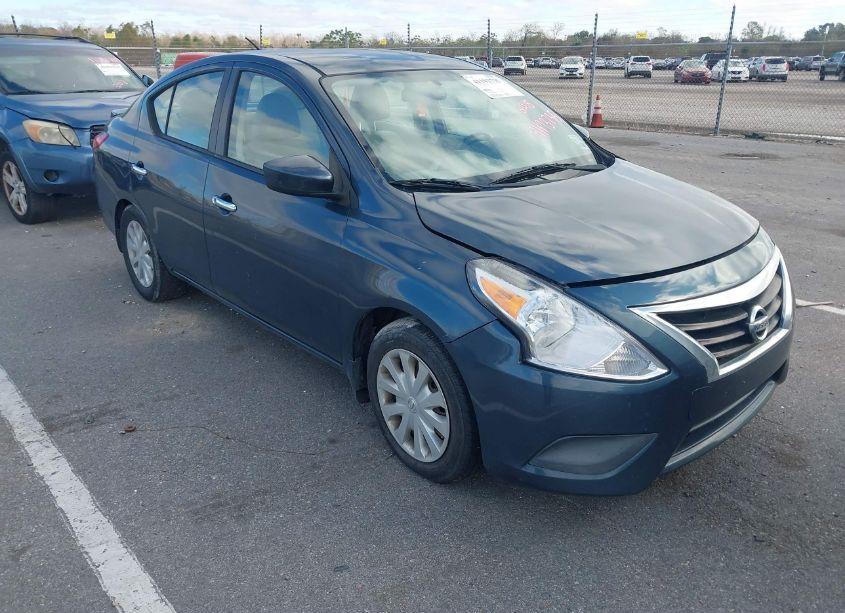 2015 Nissan Versa 1.6 SV (VIN 3N1CN7AP7FL929085) main photo