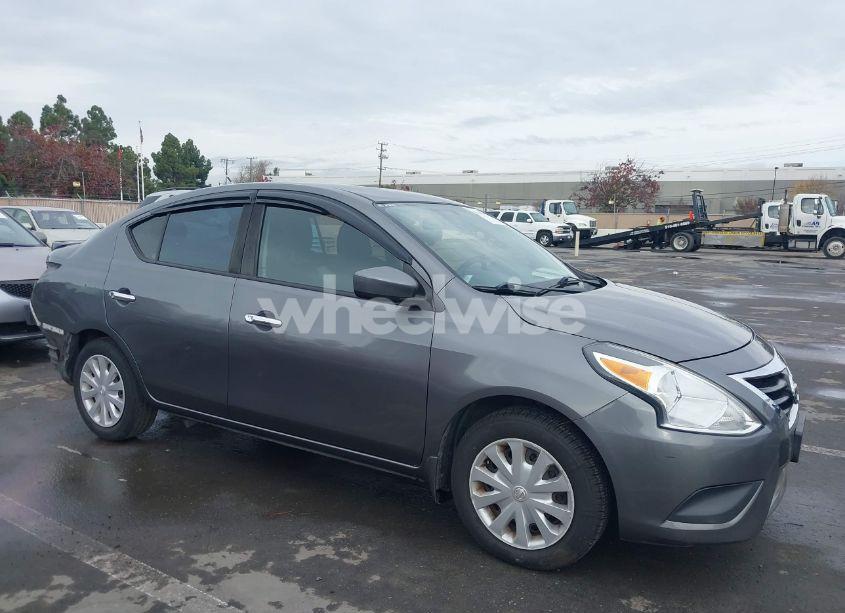 2017 Nissan Versa 1.6 SV (VIN 3N1CN7AP7HL855475) main photo
