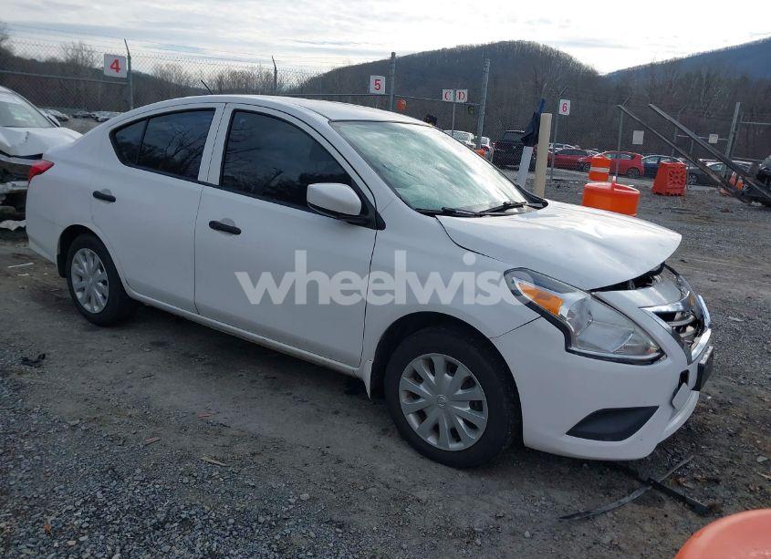 2018 Nissan Versa 1.6 S (VIN 3N1CN7AP7JL844806) main photo