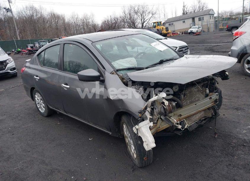 2018 Nissan Versa 1.6 SV (VIN 3N1CN7AP7JL863601) main photo