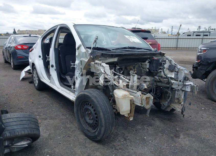 2018 Nissan Versa 1.6 SV (VIN 3N1CN7AP7JL875232) main photo