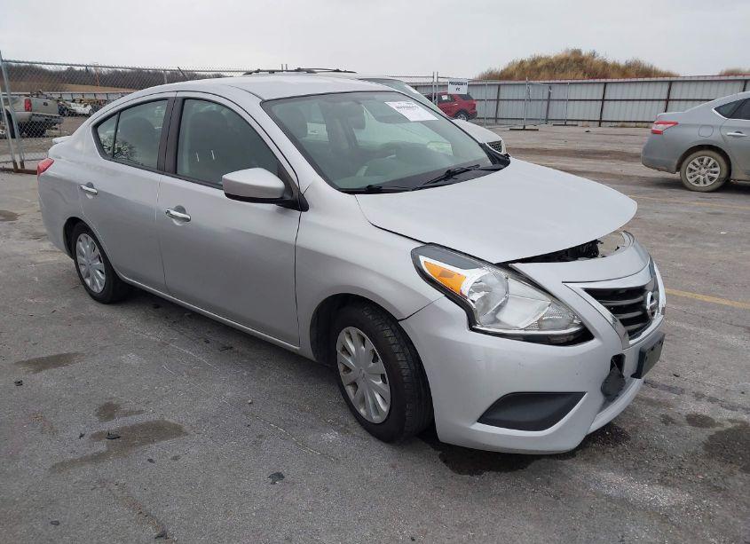 2019 Nissan Versa 1.6 SV (VIN 3N1CN7AP7KL805750) main photo