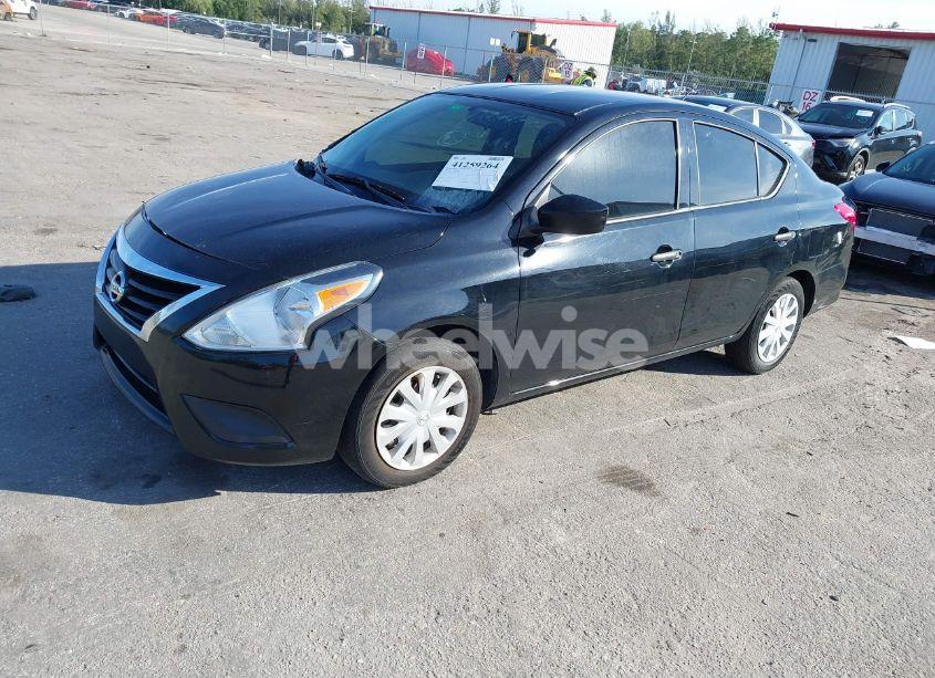 Photo 2 of 2019 Nissan Versa 1.6 S (VIN 3N1CN7AP7KL824668)