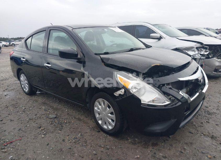 2019 Nissan Versa 1.6 SV (VIN 3N1CN7AP7KL863521) main photo