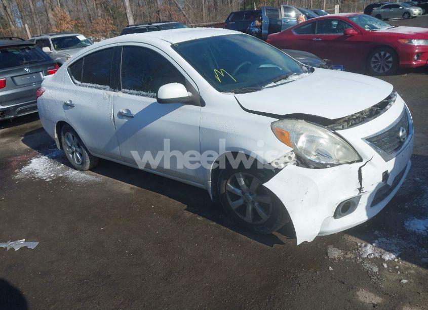 2013 Nissan Versa 1.6 SL (VIN 3N1CN7AP8DL840350) main photo
