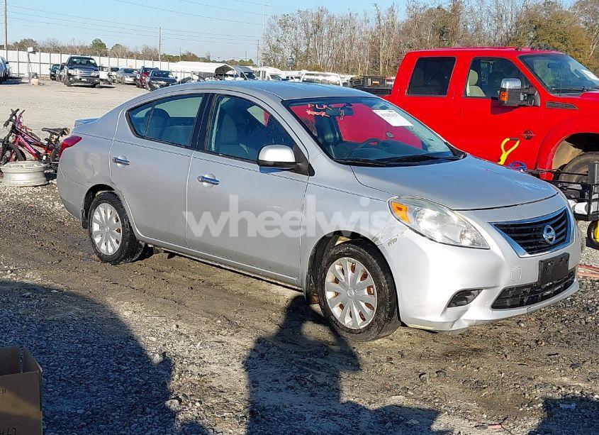 2013 Nissan Versa 1.6 SV (VIN 3N1CN7AP8DL889015) main photo