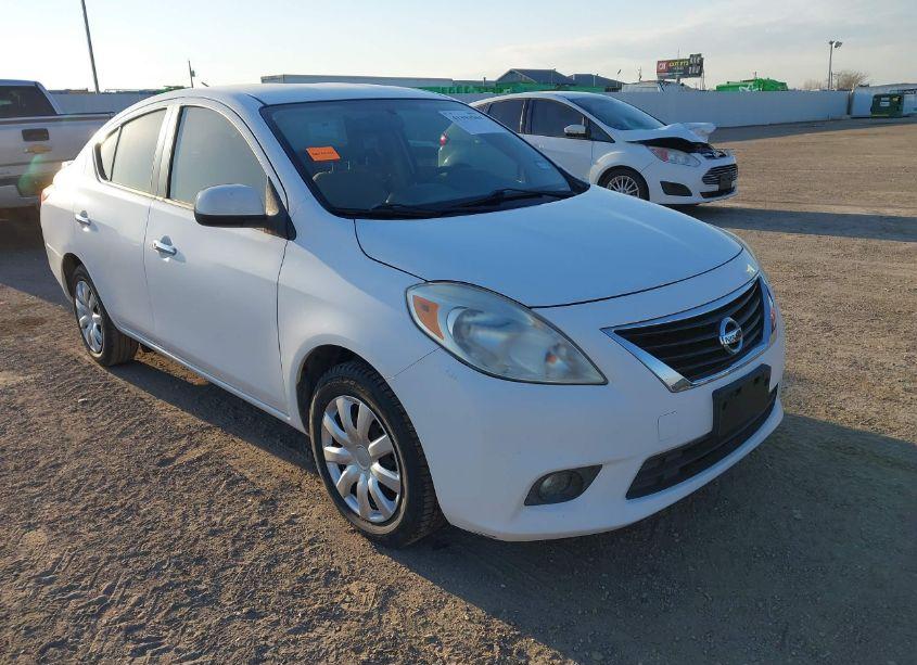 2013 Nissan Versa 1.6 SV (VIN 3N1CN7AP8DL889581) main photo