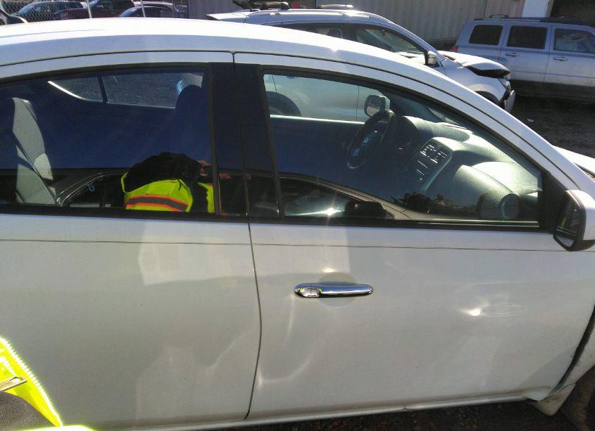 Photo 13 of 2014 Nissan Versa 1.6 SV (VIN 3N1CN7AP8EL823453)