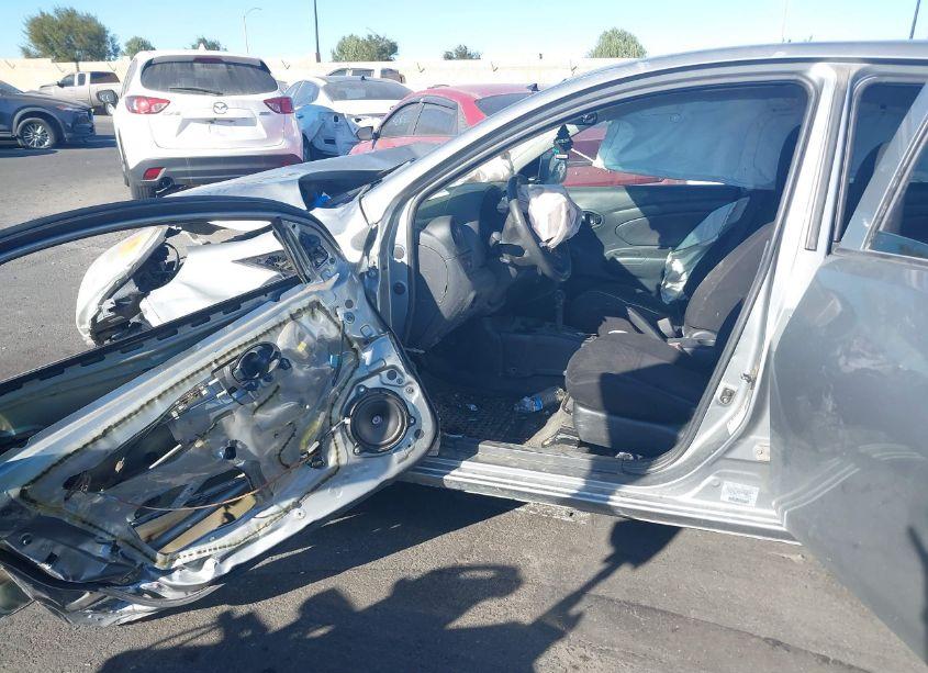 Photo 5 of 2014 Nissan Versa 1.6 S (VIN 3N1CN7AP8EL824795)