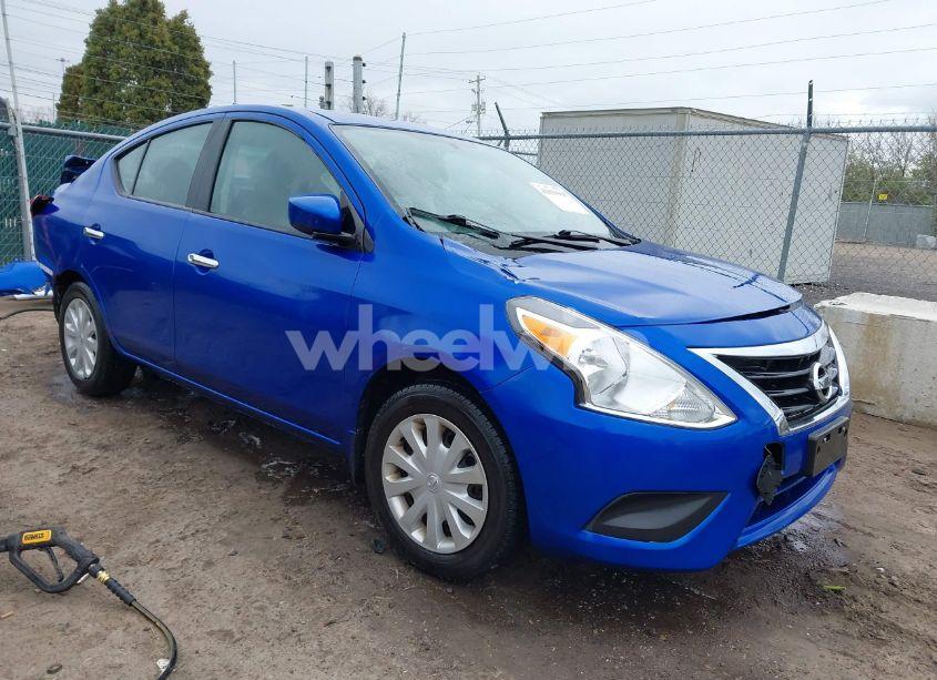 2015 Nissan Versa 1.6 SV (VIN 3N1CN7AP8FL823227) main photo