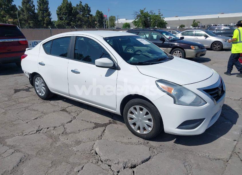 2015 Nissan Versa 1.6 S/1.6 S+/1.6 SL/1.6 SV (VIN 3N1CN7AP8FL826693) main photo