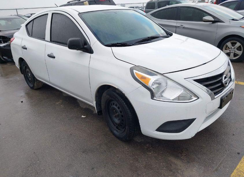 2015 Nissan Versa 1.6 S (VIN 3N1CN7AP8FL897800) main photo