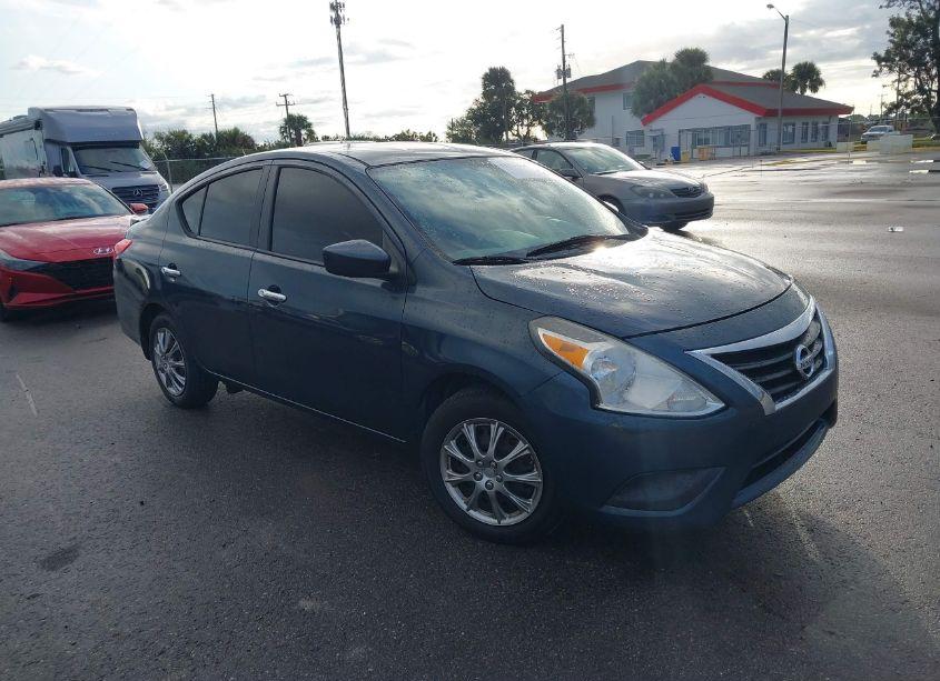 2015 Nissan Versa 1.6 SV (VIN 3N1CN7AP8FL905636) main photo
