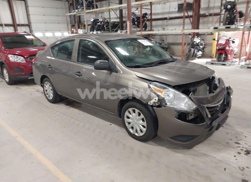 2015 Nissan Versa 1.6 S+ (VIN 3N1CN7AP8FL915924) main photo