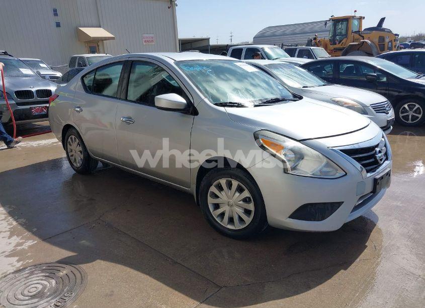 2015 Nissan Versa 1.6 SV (VIN 3N1CN7AP8FL949409) main photo