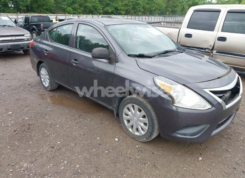 2015 Nissan Versa 1.6 S (VIN 3N1CN7AP8FL958482) main photo