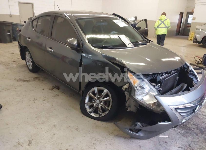 2016 Nissan Versa 1.6 SL (VIN 3N1CN7AP8GL820605) main photo